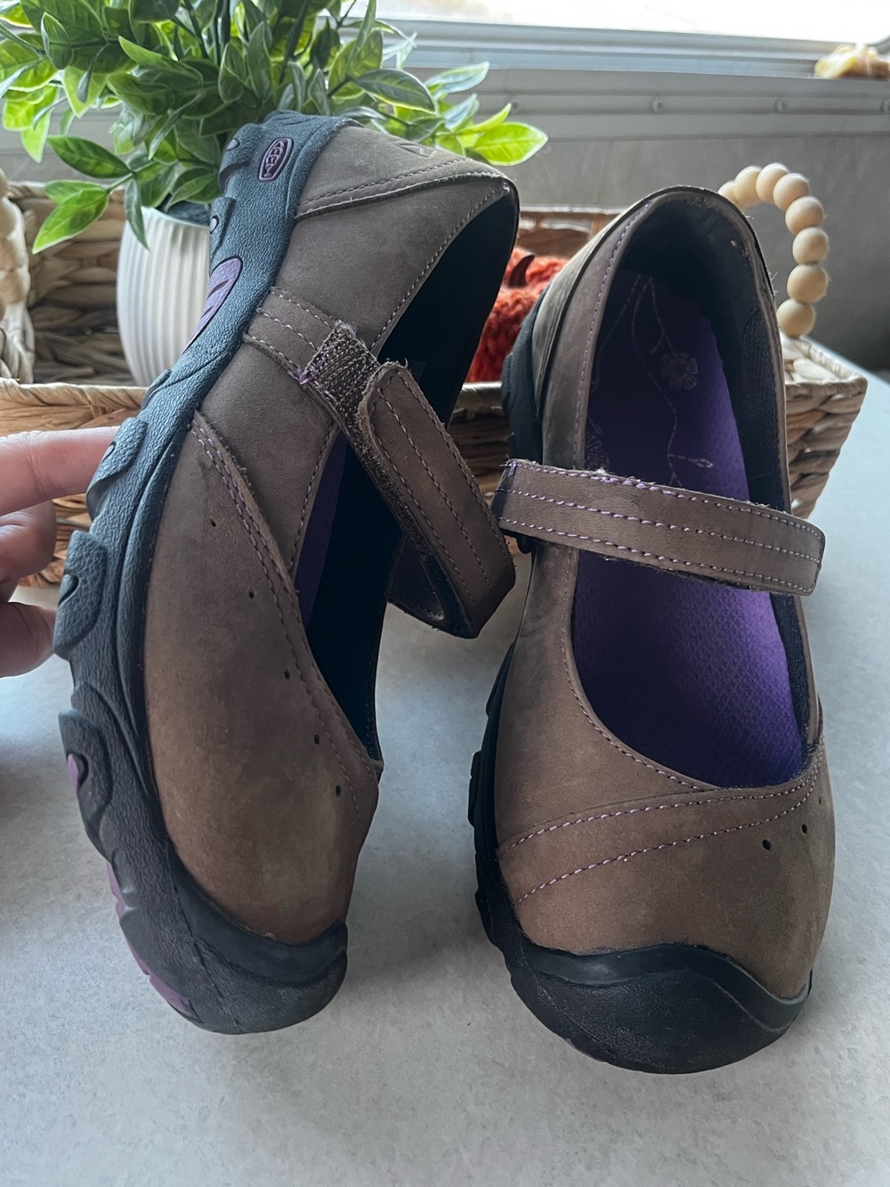 KEEN Women’s Size 6.6 Brown Leather Mary Jane Sandals